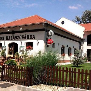 Sobri Halaszcsarda Es Panzio Otel Baja Exterior photo