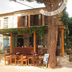 Iyon Pansiyon Otel Foça Exterior photo