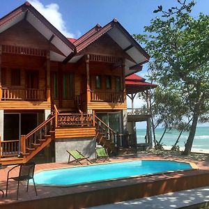 Phuphat Beach Otel Khanom Exterior photo