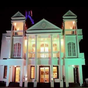 Royal Windsor Hotel Kāthgodām Exterior photo