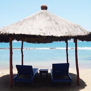 Hotel Robinson Plage Lomé Exterior photo