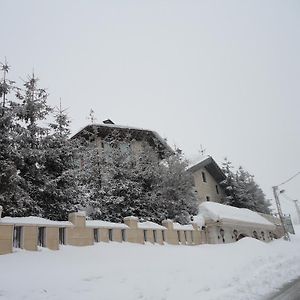 Faqra Palace Otel Mzaar Kfardebian Exterior photo