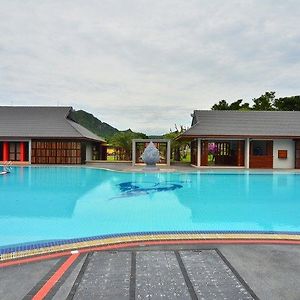 Lakeside Chalet By Mida Otel Kanchanaburi Exterior photo