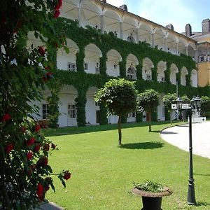 Gaestehaus Schloss Aschach Otel Aschach an der Donau Exterior photo