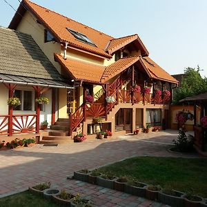 Casa Lenke Otel Săcele Exterior photo