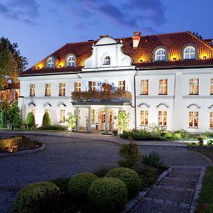 Palac Czarny Las Otel Wożniki Exterior photo