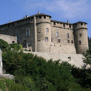 Castello Di Compiano Hotel Relais Museum Exterior photo