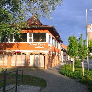 Silver Park Vendeghaz Otel Berettyóújfalu Exterior photo