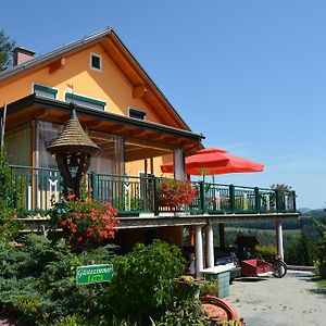 Gaestehaus Schmid Daire Sankt Johann im Saggautal Exterior photo