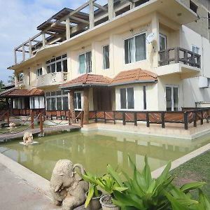 Platinum Resorts Marawila Chilaw Exterior photo