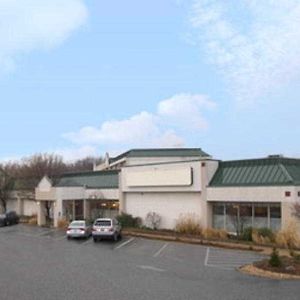 Ramada Saint Louis Airport Otel Wentzville Exterior photo