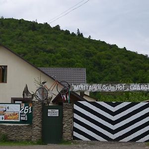 Grün Hof Militray-Sadyba Otel Huklyvyy Exterior photo