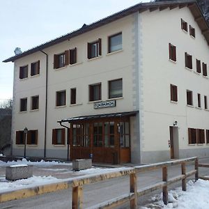 Casa Alpina Sacro Cuore Otel Canale dʼAgordo Exterior photo