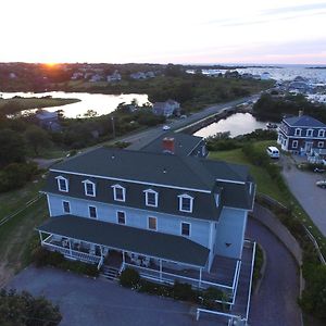 Payne'S Harbor View Inn New Shoreham Exterior photo