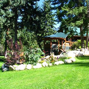 Shadow Mountain Cabins Riondel Exterior photo