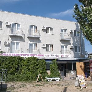 Hotel Naberzhnyi Berdyansʼk Exterior photo