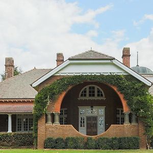 Petersons Armidale Winery And Guesthouse Exterior photo