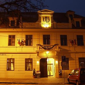 Hejtmansky Dvur Otel Slaný Exterior photo