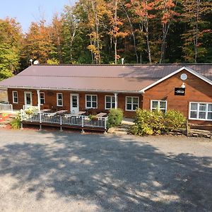 Domaine Des Montagnais Villa Notre-Dame-Des-Bois Exterior photo