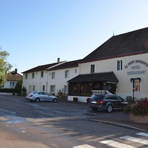 Au Puits Enchante Otel Saint-Martin-en-Bresse Exterior photo