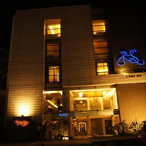 The Royale Senate, Hebbal, Bengaluru Otel Exterior photo