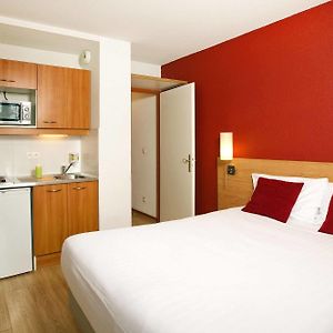 Sejours & Affaires Geneve Saint Genis Apart otel Exterior photo