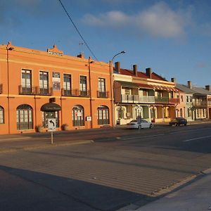 Mandelsons Of Goulburn Otel Exterior photo