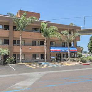 Motel 6 San Diego - Mission Valley Exterior photo