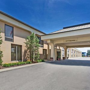 Baymont By Wyndham Southfield/Detroit Otel Exterior photo