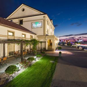 Hotel Sonnenhof Suceava Exterior photo