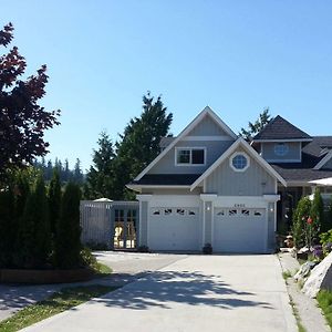 Above The Inlet Otel Sechelt Exterior photo