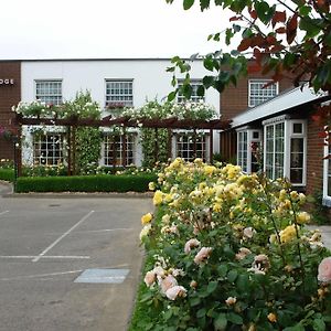 Oaklands Lodge Hotel Saint Saviour Exterior photo