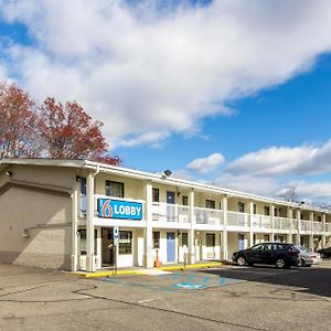 Motel 6 New Brunswick Exterior photo