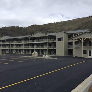 Yellowstone Big Rock Inn Gardiner Exterior photo
