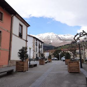 Ostatu Zegama Otel Exterior photo