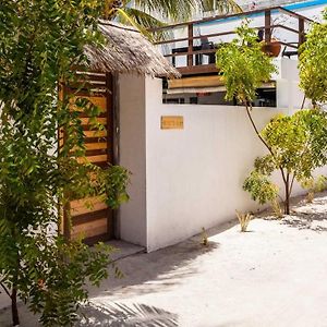Bito'S Gh Otel Himmafushi Exterior photo