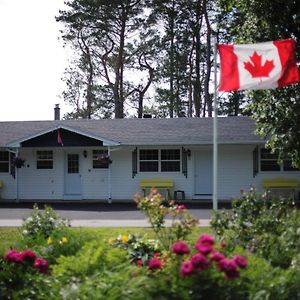 Carleton Inn & Cottages Bridgetown Exterior photo