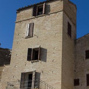La Torre Di Kelly - Kelly'S Tower Daire Carassai Exterior photo
