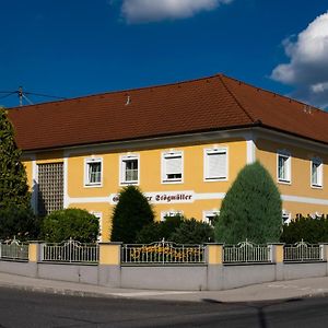 Gaestehaus Stoegmueller Otel Asten Exterior photo