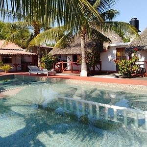 Bungalows Familiares Monterrico Exterior photo