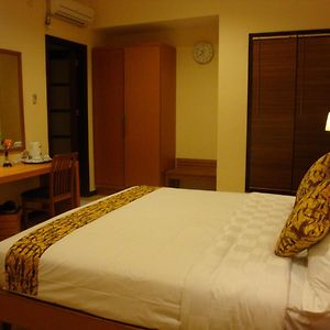 The Luxio Hotel & Resort Sorong Exterior photo