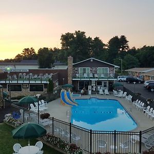 Black Hawk Motel & Suites Wisconsin Dells Exterior photo