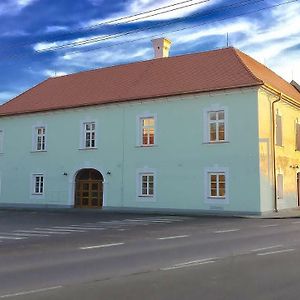 Penzion Daniz Otel Chvalovice  Exterior photo