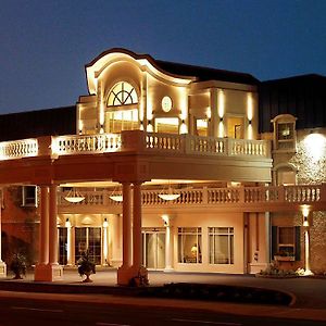 Chateau Louis Hotel & Conference Centre Edmonton Exterior photo