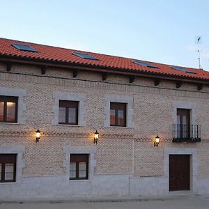 La Casona De Dona Petra Otel Villarmentero de Campos Exterior photo