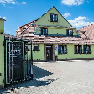 Penzion Eden Otel Znojmo Exterior photo