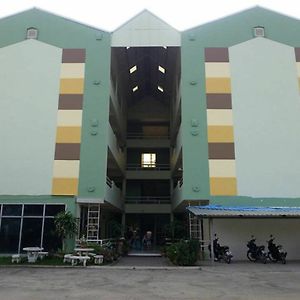 Lamphun Place Otel Exterior photo