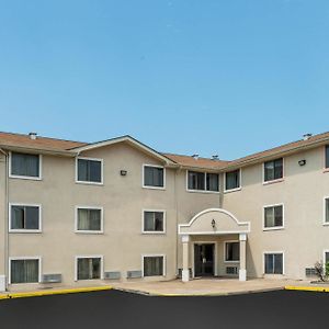 Super 8 By Wyndham Bridgeton/Arpt/St Louis Area Otel Exterior photo