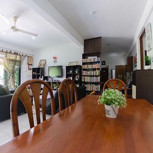 Poni Homestay Bandar Seri Begavan Exterior photo