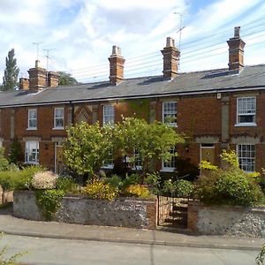 Billys Otel Kedington Exterior photo